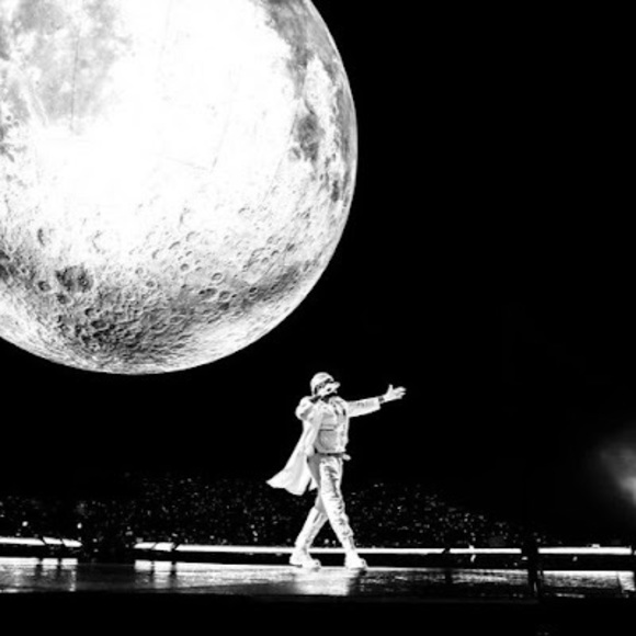 Meet your Posher, Emelia - Picture 1 of 1